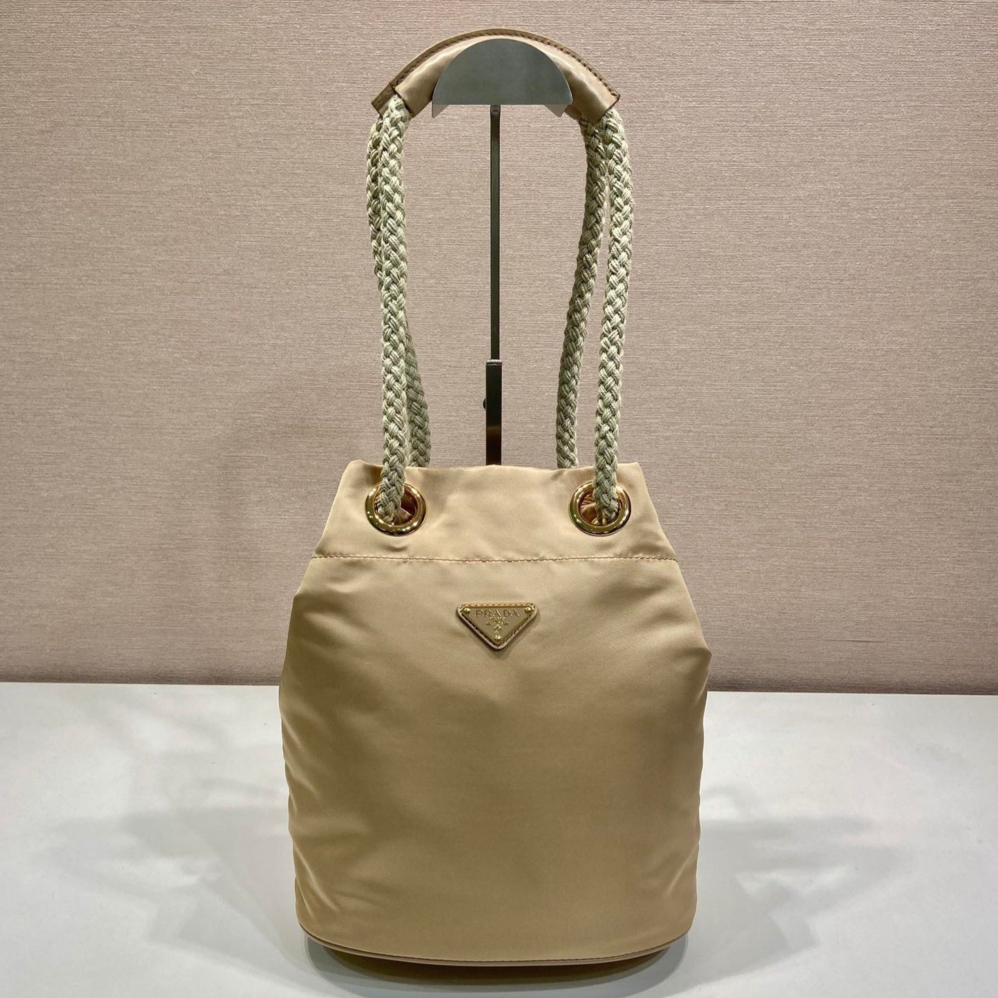 Luxury PradaBUCKET BAG 28 IN BEIGE RE-NYLON GOLD LOGO