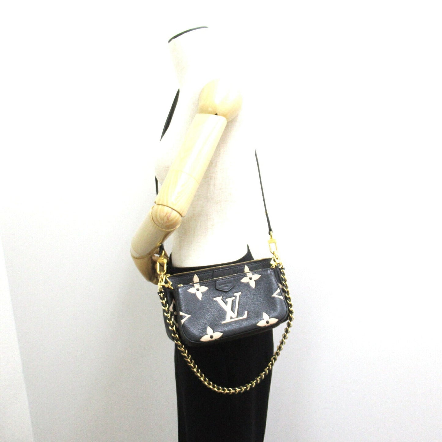 Louis Vuitton Monogram Empreinte Leather Multi Pochette Accessory Pouch M45777