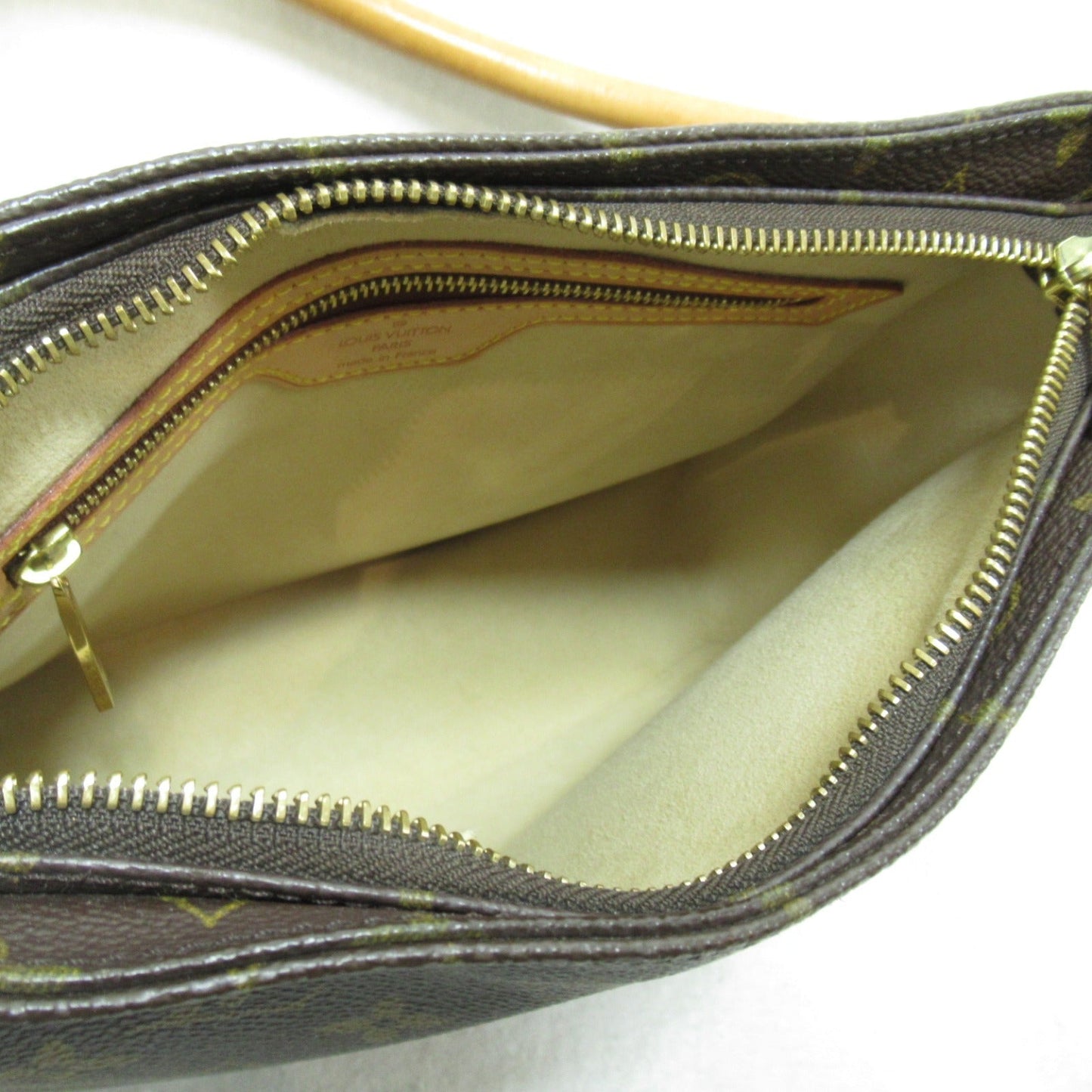 Louis Vuitton Looping MM Shoulder Bag Monogram