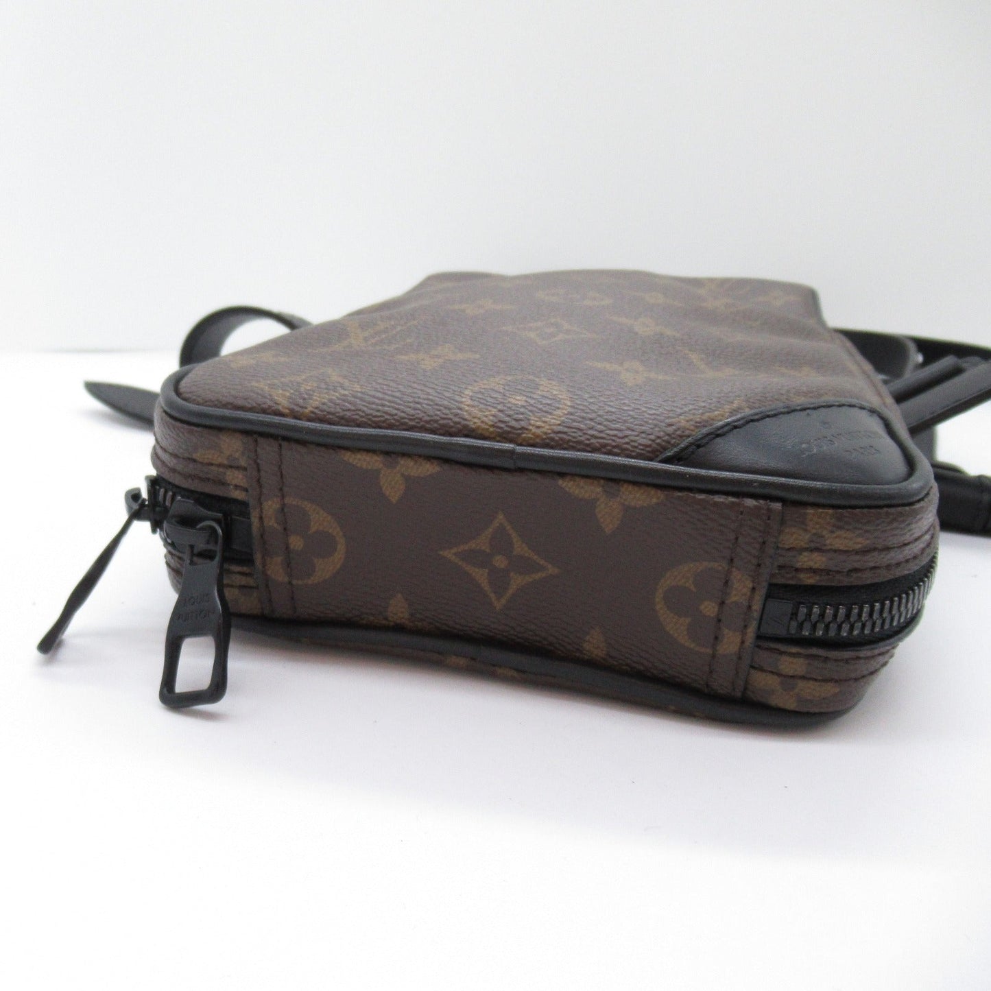Louis Vuitton Utility Side Shoulder Bag M44428