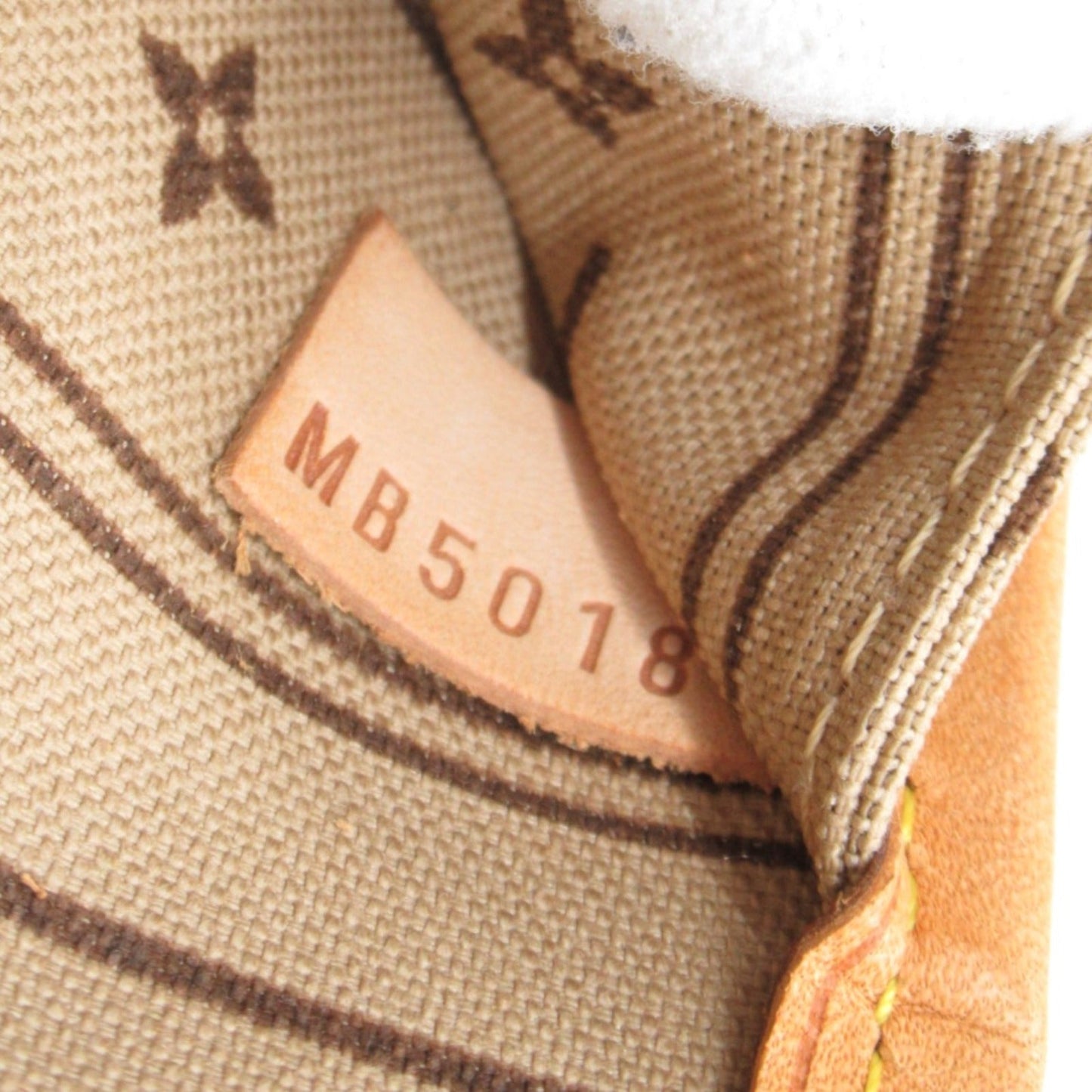 Louis Vuitton Neverfull MM Tote Bag M40156