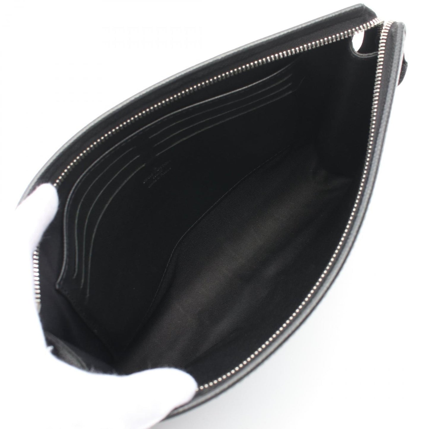Louis Vuitton Taiga Noir Pochette Voyage MM Clutch M30547