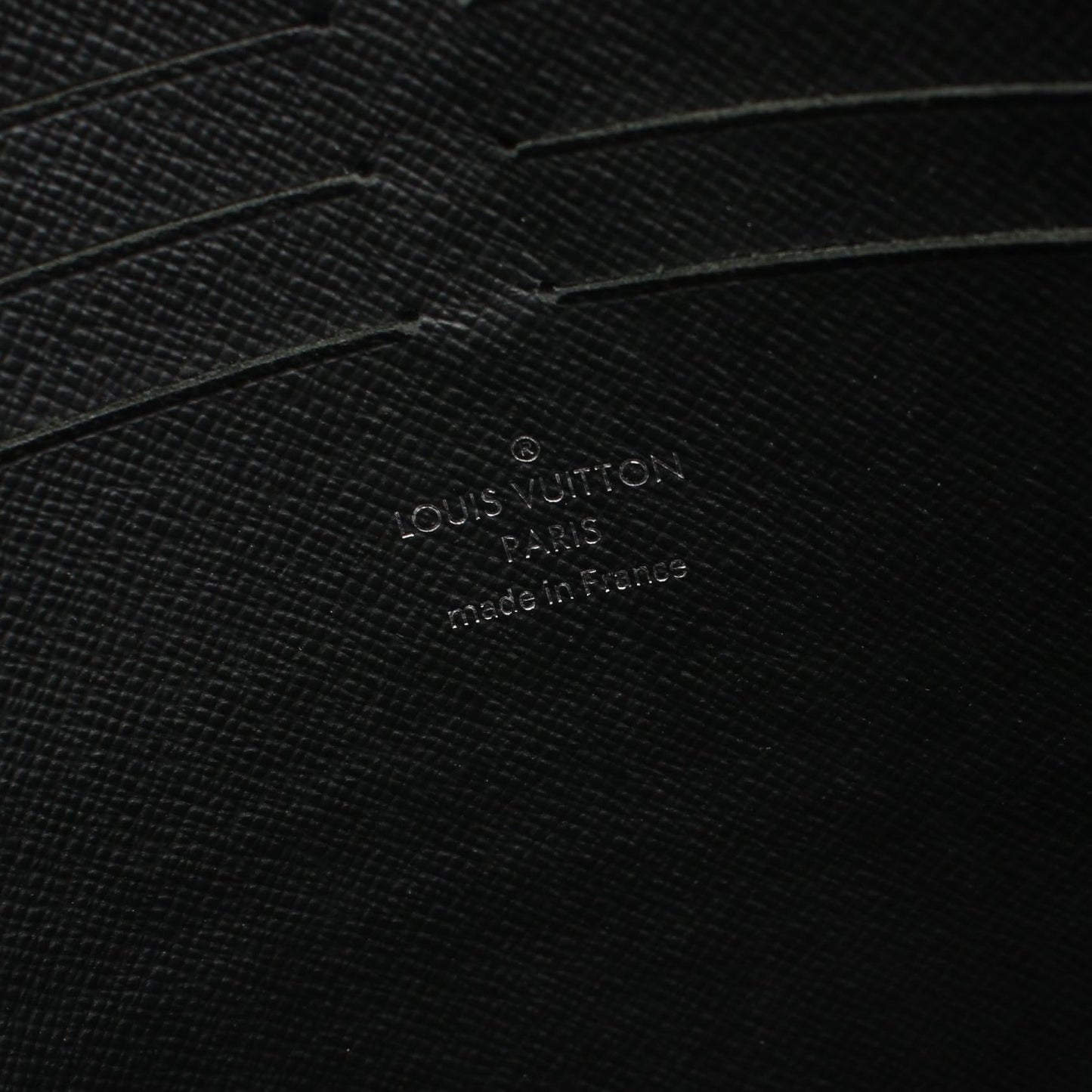 Louis Vuitton Taiga Noir Pochette Voyage MM Clutch M30547