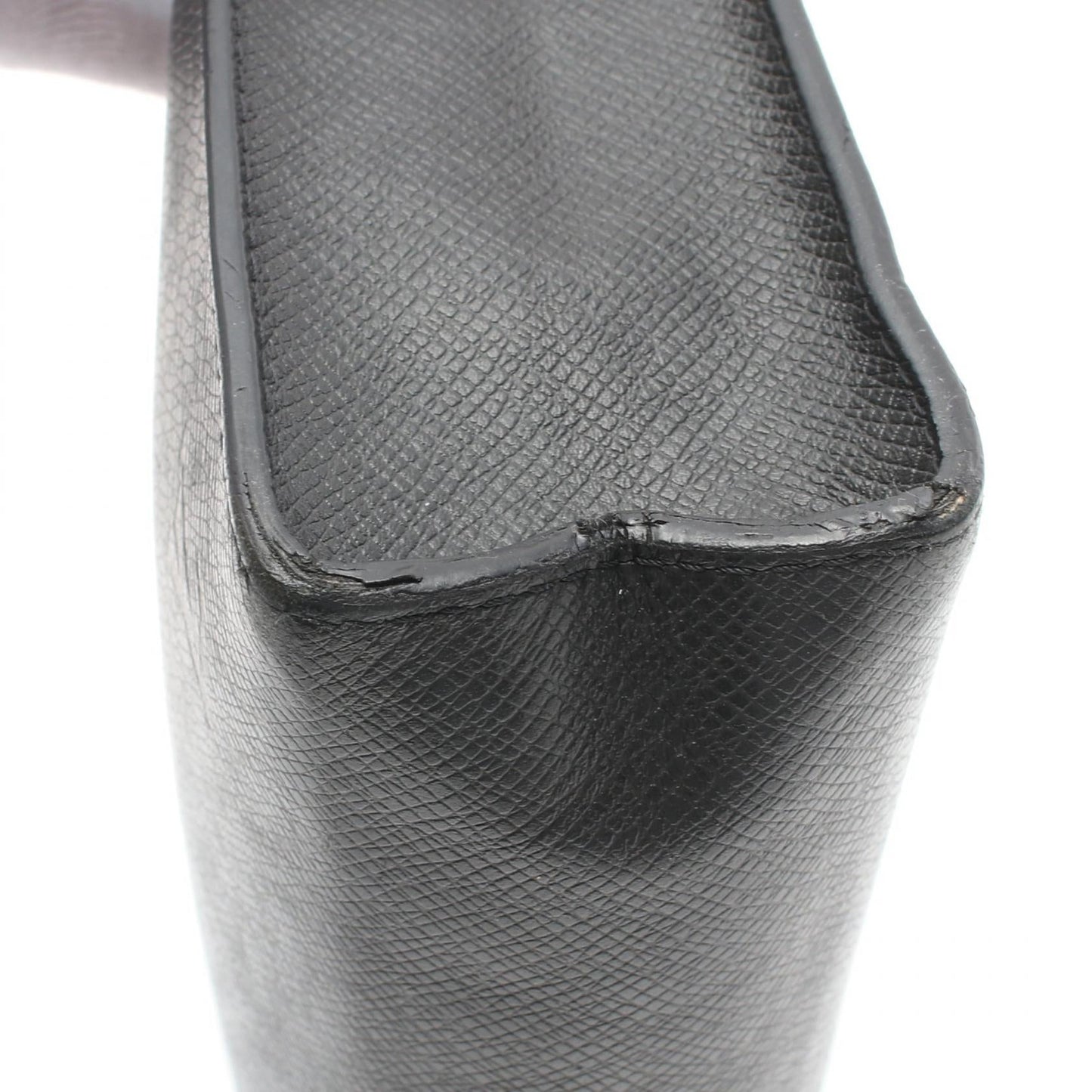 Louis Vuitton Taiga Noir Pochette Voyage MM Clutch M30547