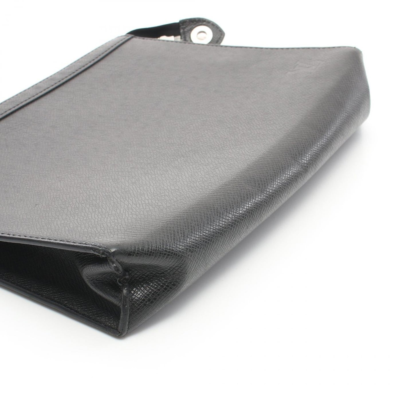 Louis Vuitton Taiga Noir Pochette Voyage MM Clutch M30547