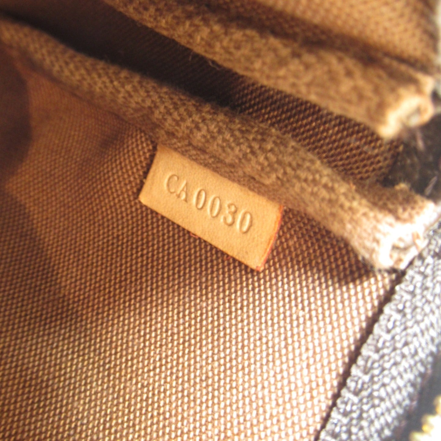 Louis Vuitton Pochette Accessoire Clutch M51980