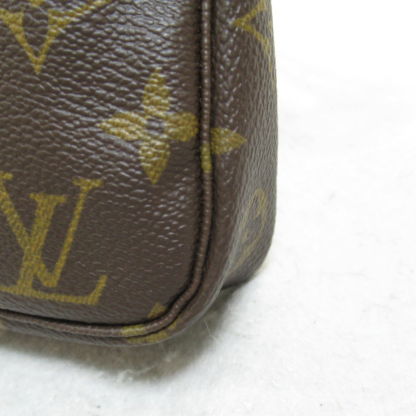 Louis Vuitton Pochette Accessoire Clutch M51980
