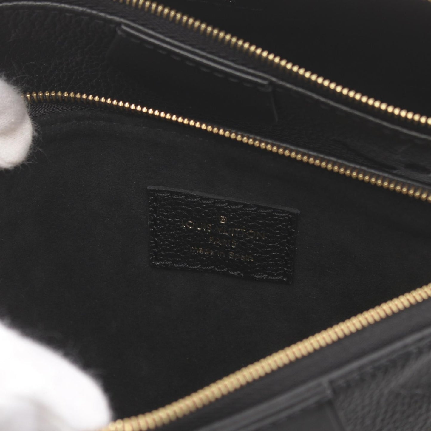 Louis Vuitton Leather Shoulder Bag M80399