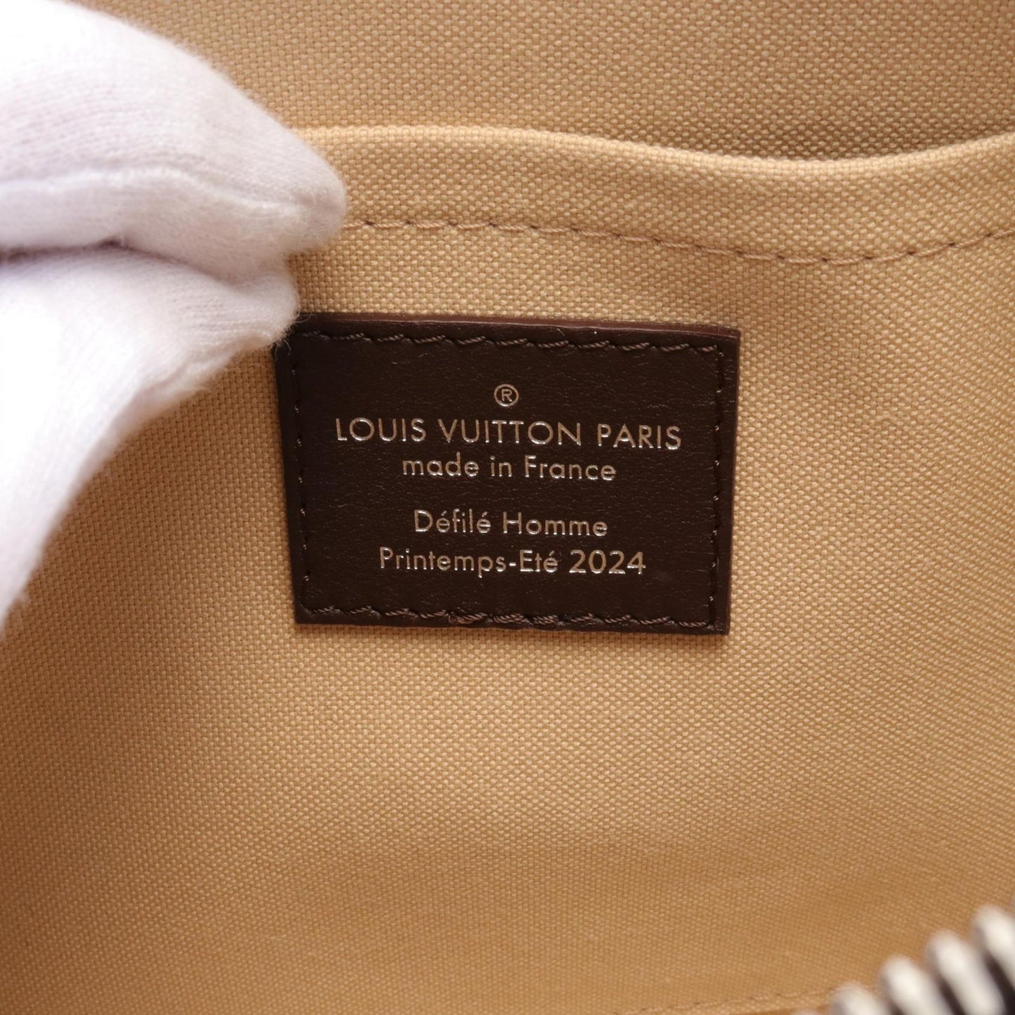 Louis Vuitton Alma 25 Leather Handbag M24520