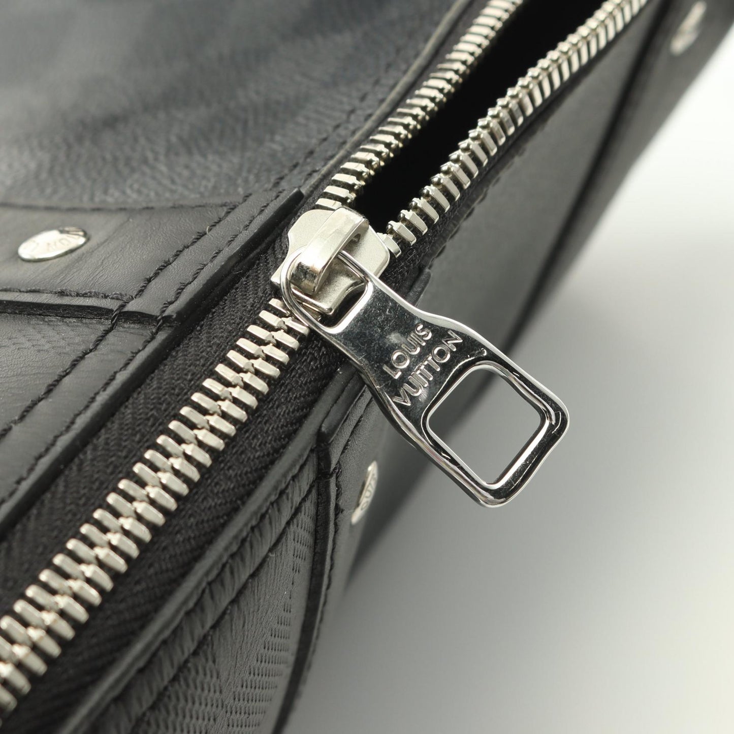 Louis Vuitton Damier Graphite City Keepall Shoulder Bag N40452