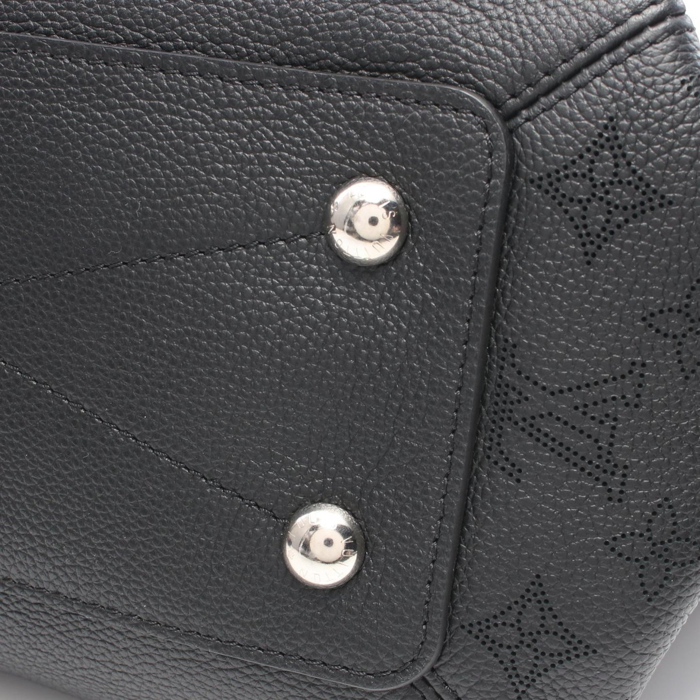 Louis Vuitton Mahina Noir Leather Handbag M55029