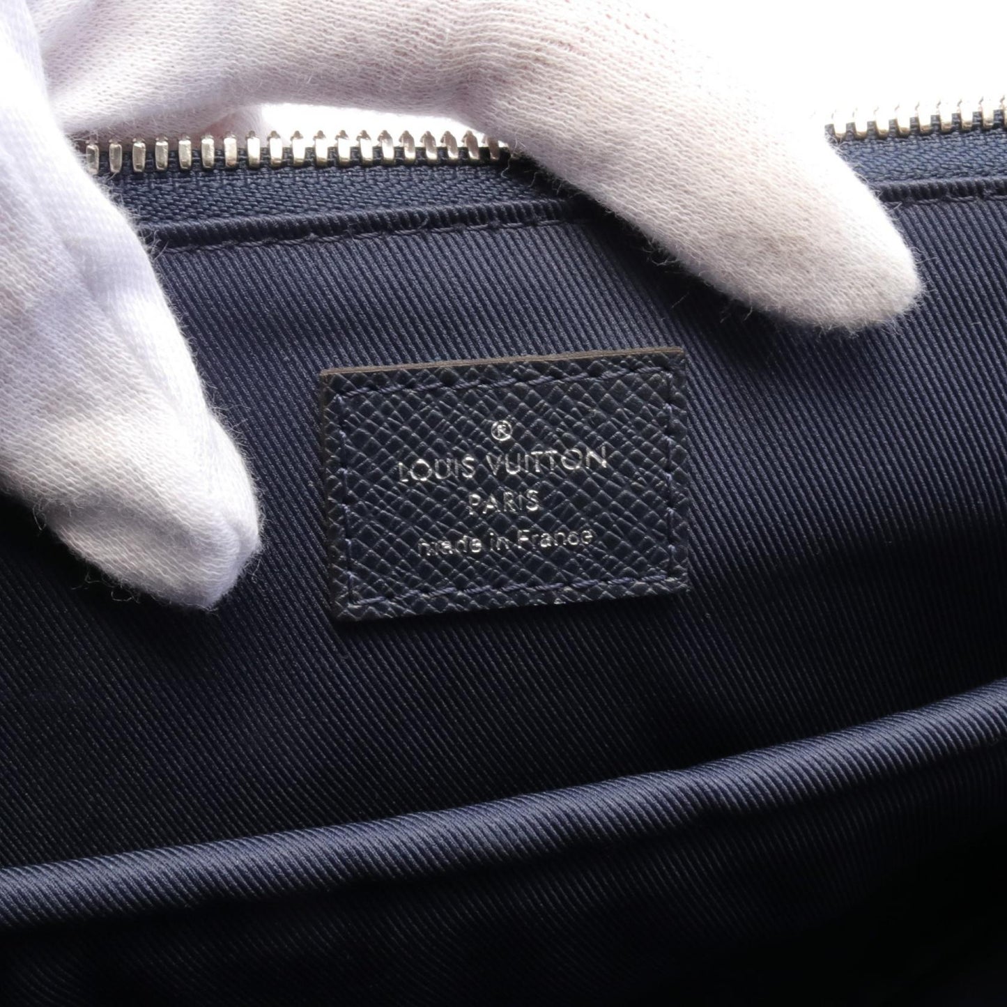 Louis Vuitton Taiga Leather Anton Briefcase M33417
