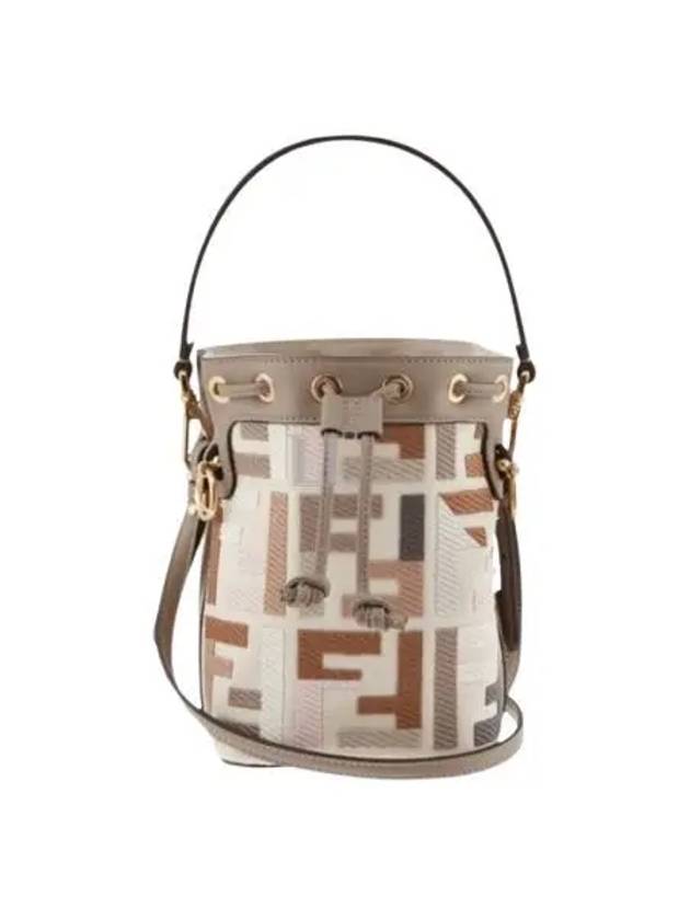 Luxury Fendi Mon Tresor Small Bucket Bag Beige