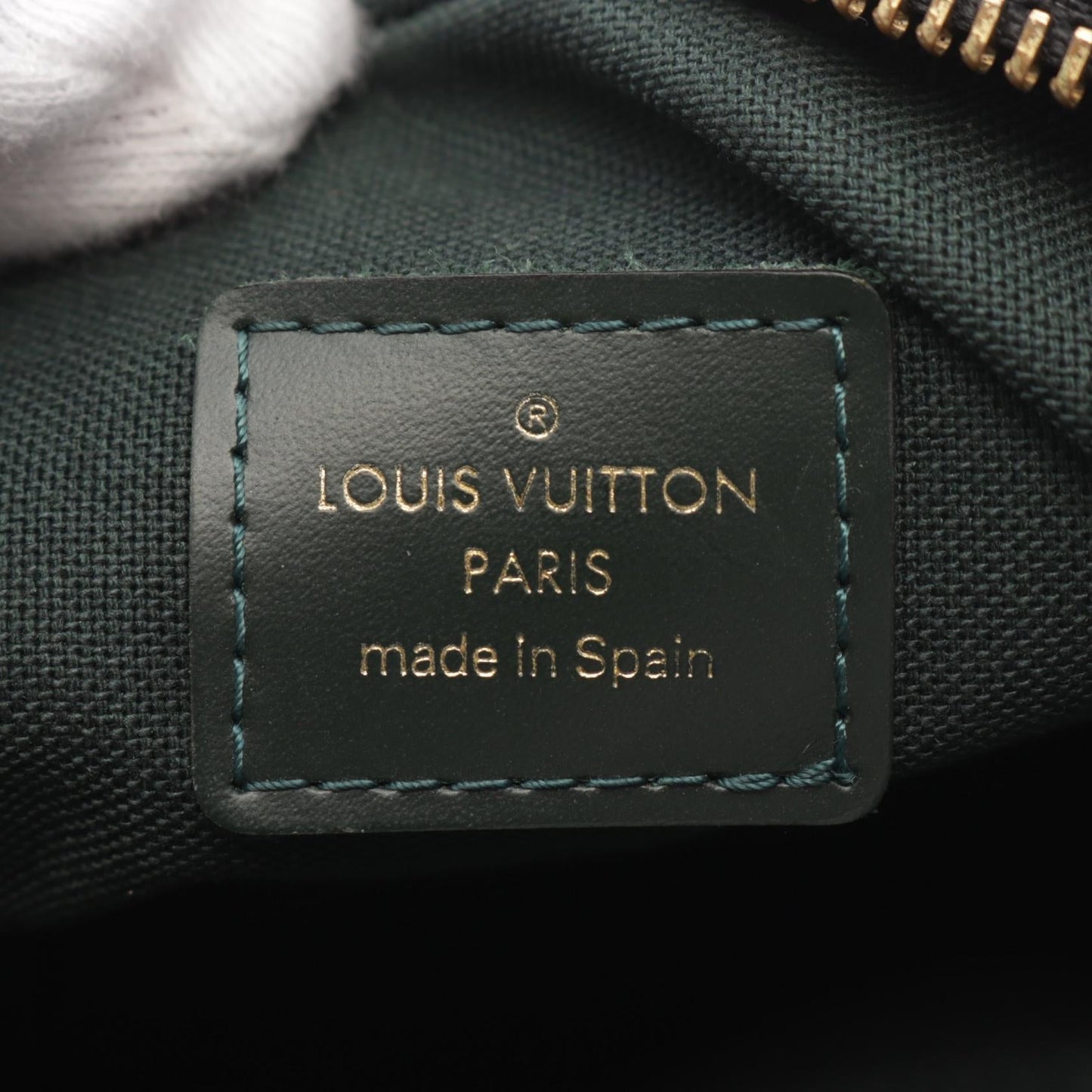 Louis Vuitton Taiga Leather Clutch M30814