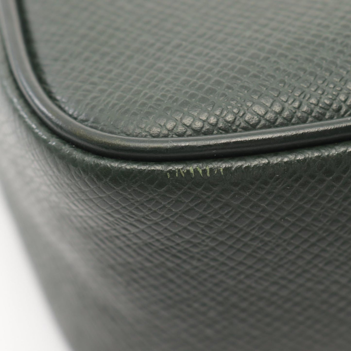 Louis Vuitton Taiga Leather Clutch M30814