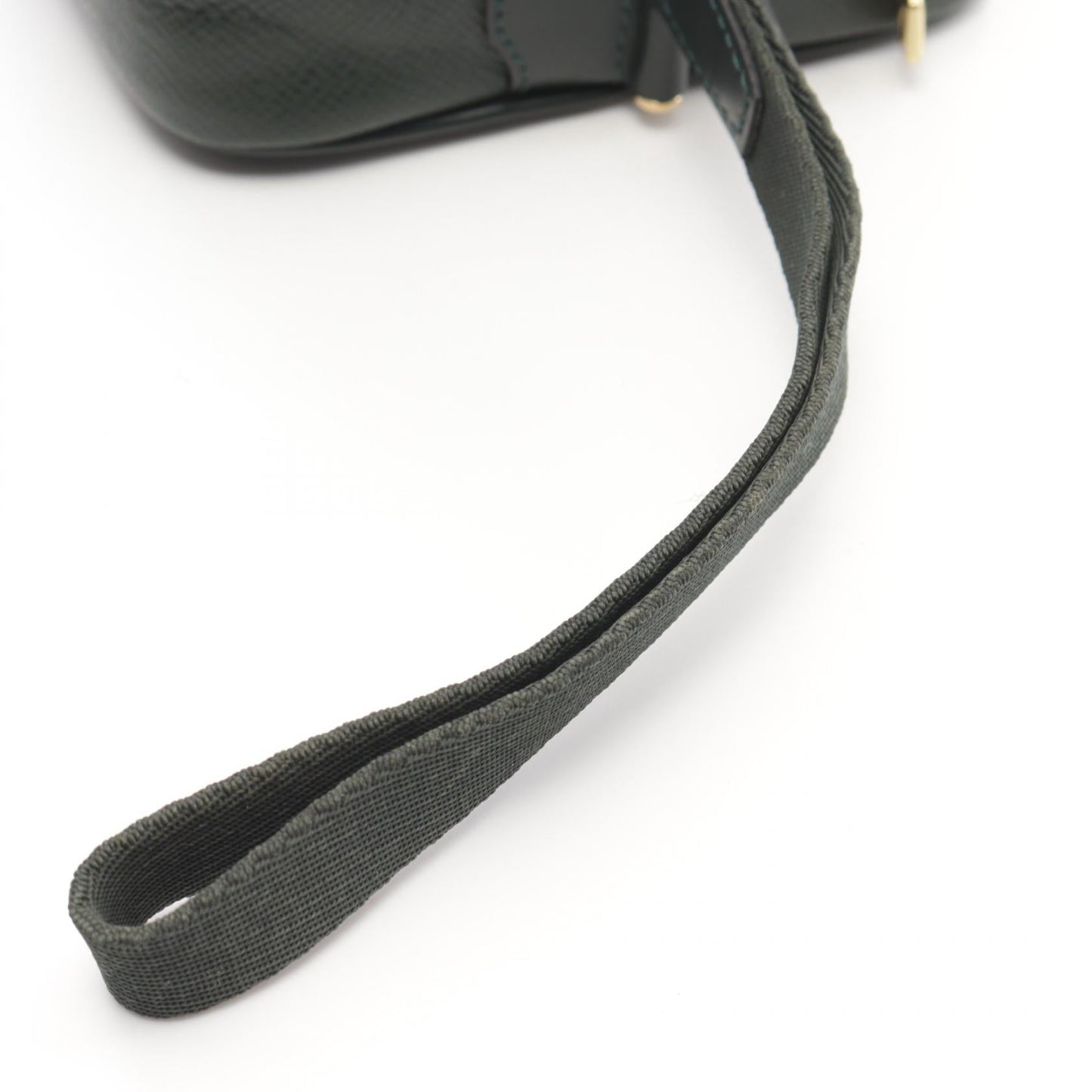 Louis Vuitton Taiga Leather Clutch M30814