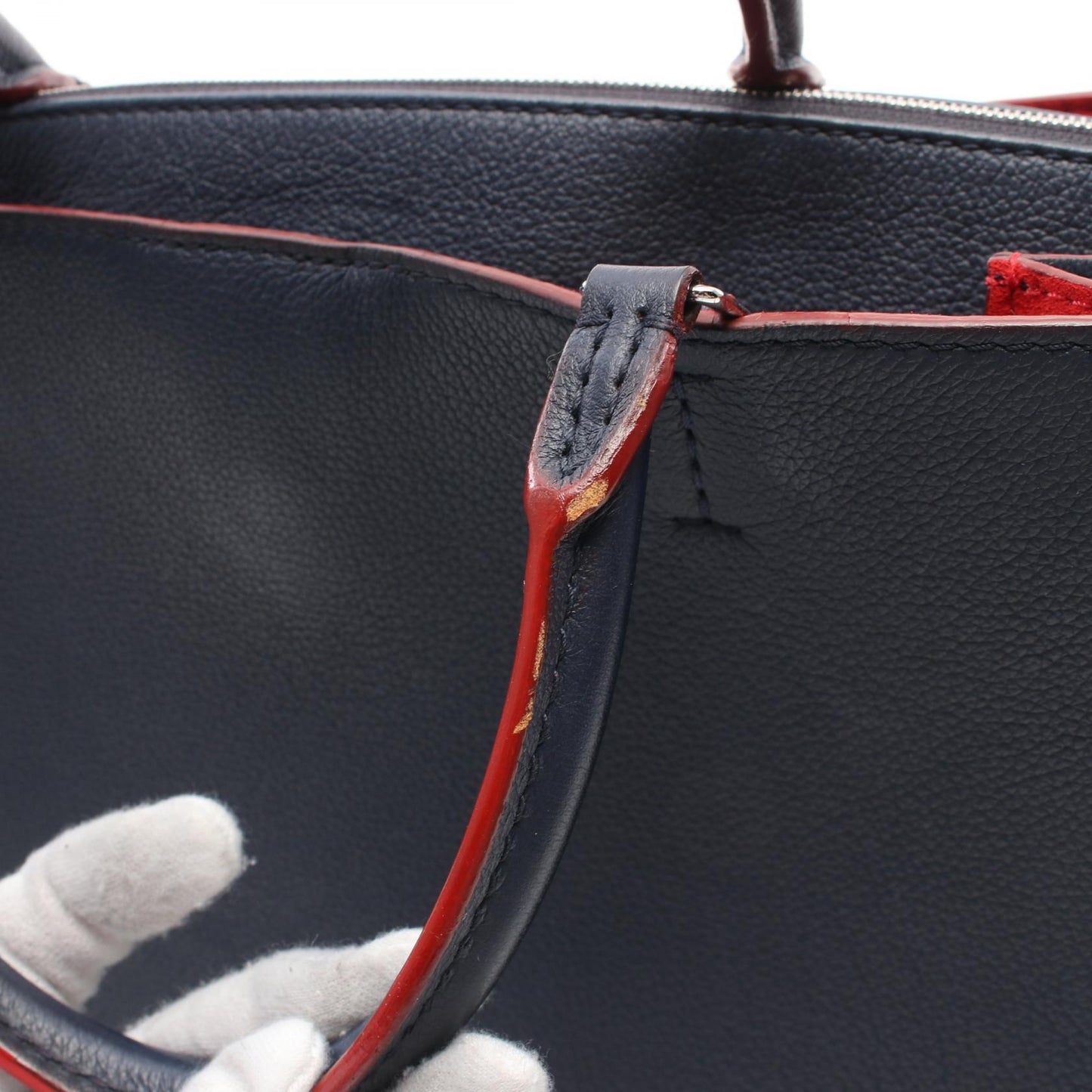 Louis Vuitton Lockme Leather Handbag M54571