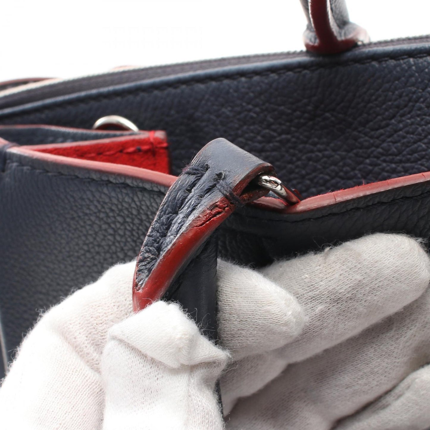 Louis Vuitton Lockme Leather Handbag M54571