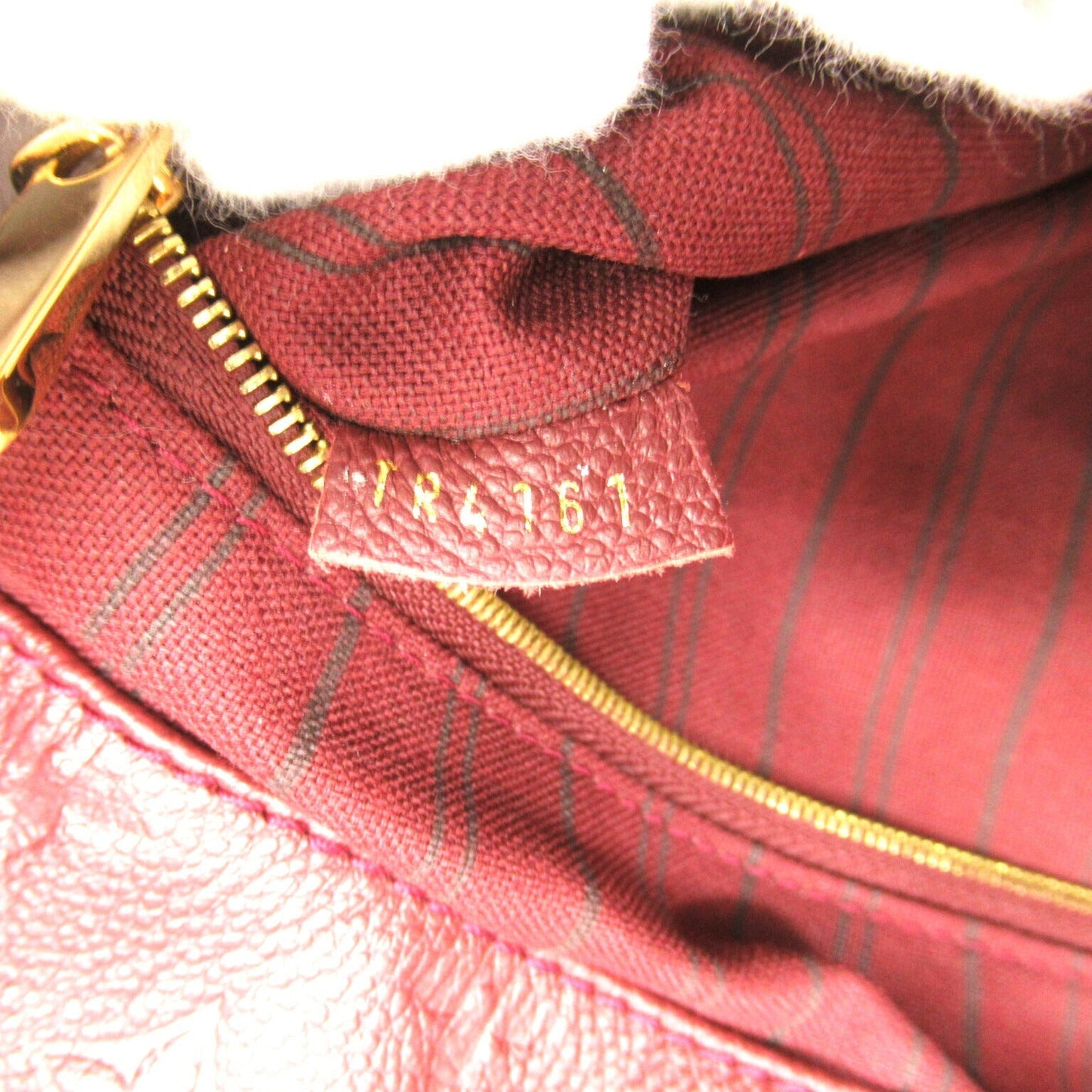 Louis Vuitton Artsy MM Leather Handbag M93451