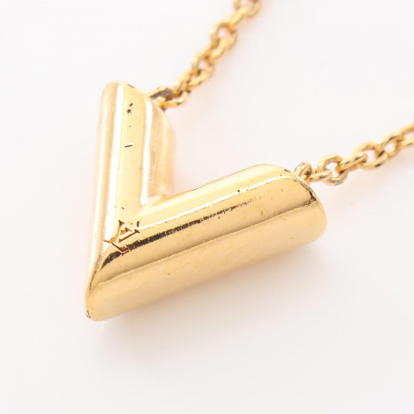 Louis Vuitton Essential V Necklace Gold M00857