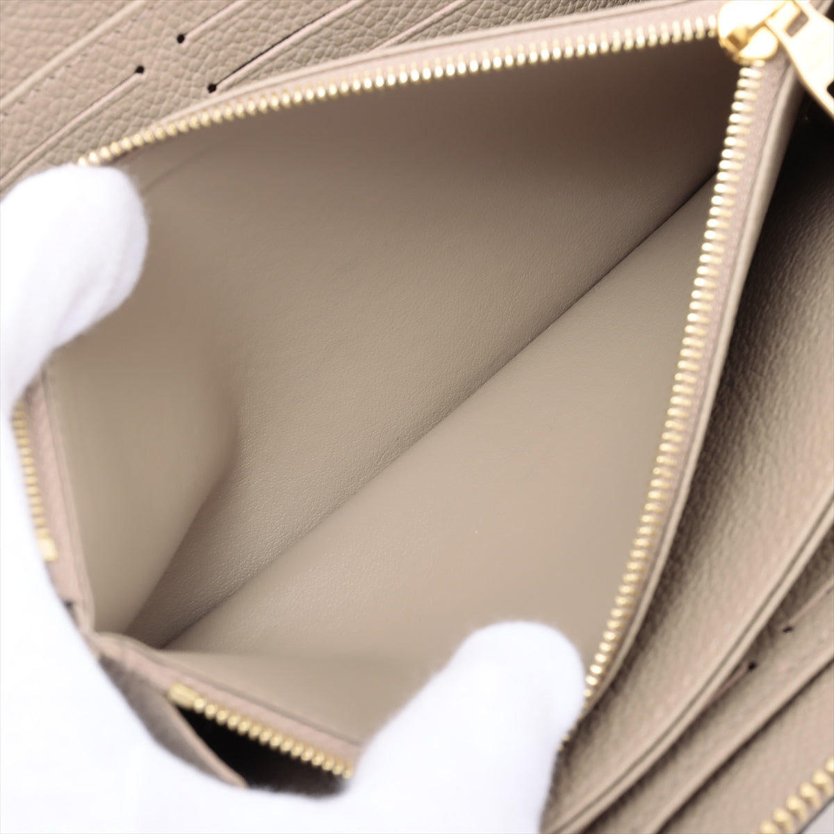 Louis Vuitton Vial Monogram Implant Zippyr Wallet M69794 Turtle Cream Round Zipper Wallet