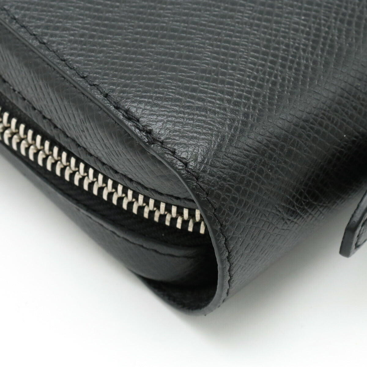 Louis Vuitton Taiga Zippy XL Wallet Black