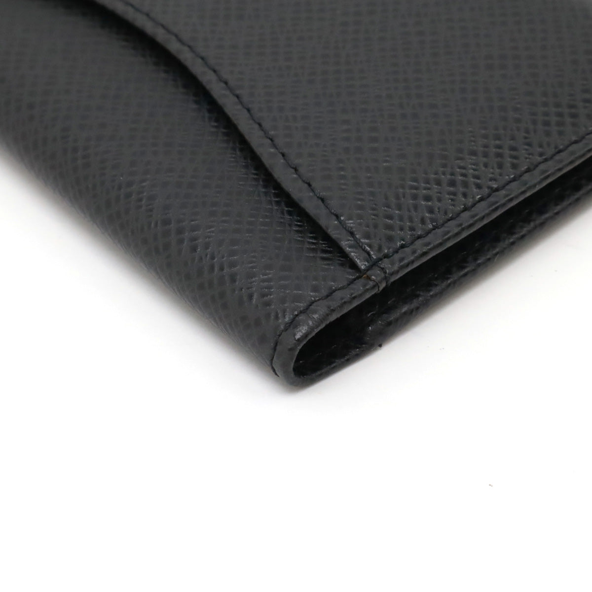 Louis Vuitton Taiga Leather Card Case M30512