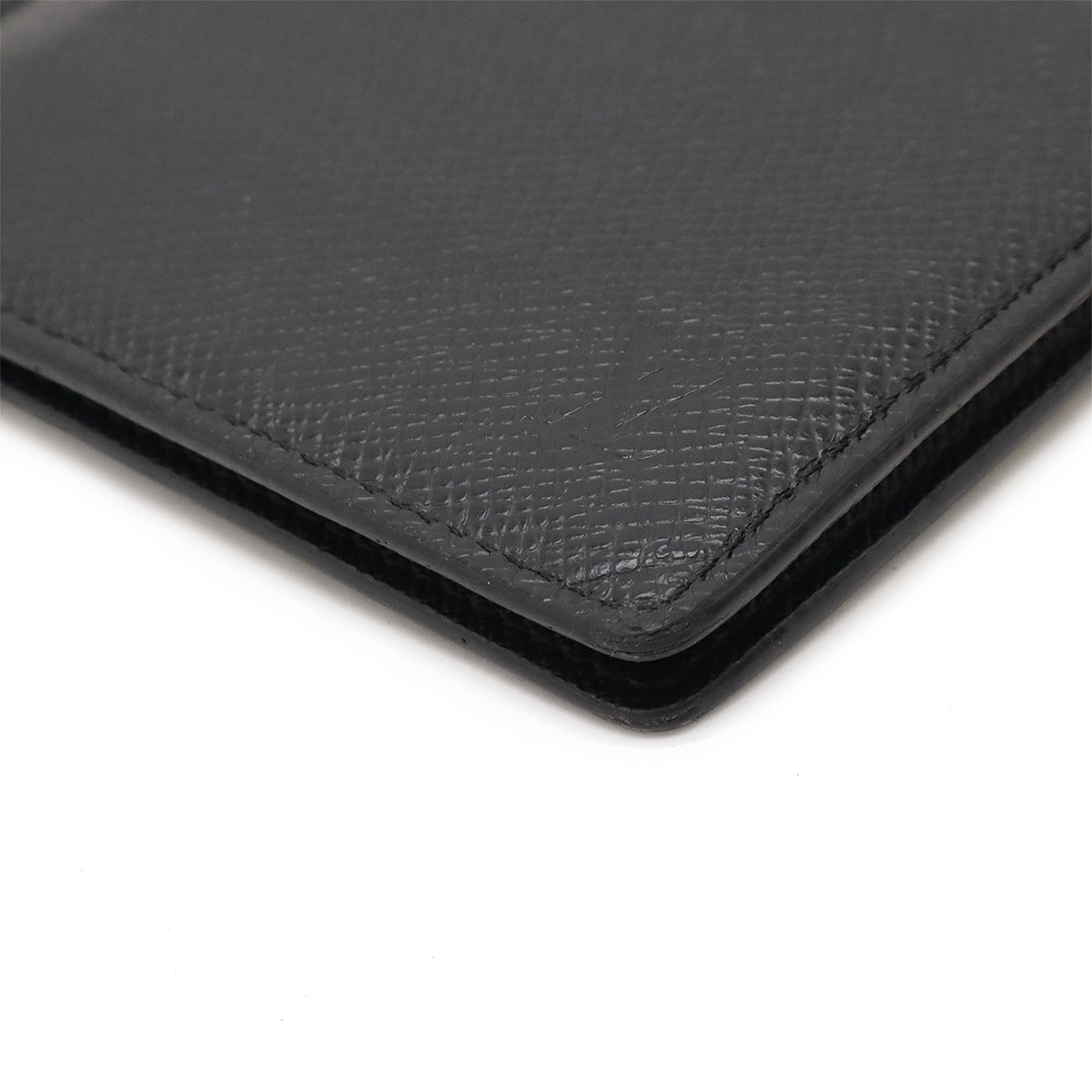 Louis Vuitton Taiga Leather Bifold Wallet Money Clip M62978