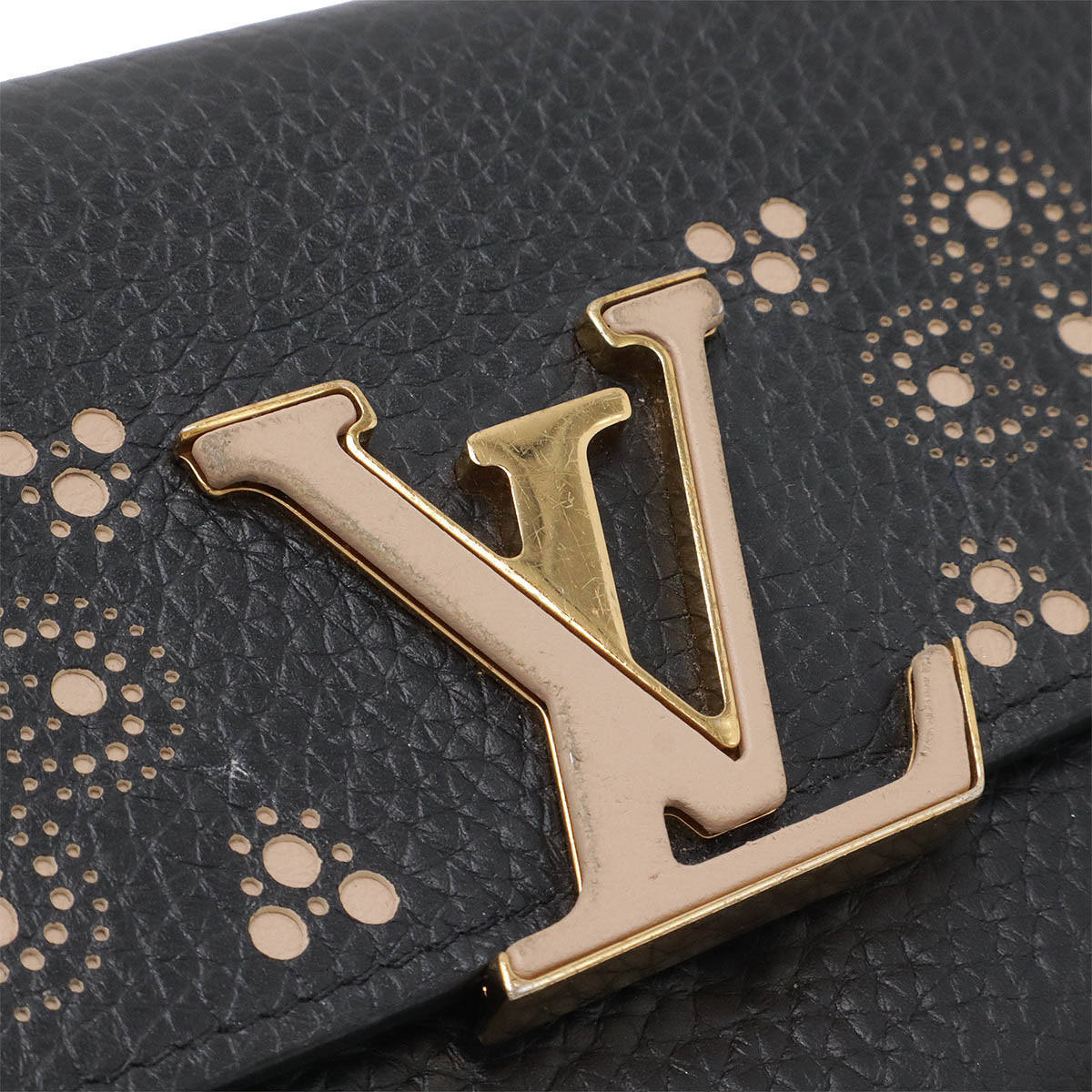 Louis Vuitton Capucines Bifold Wallet Black