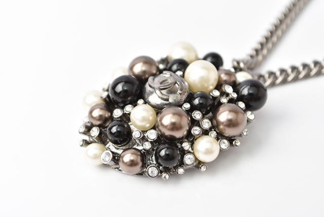 Chanel Necklace/Pendant Resin/Faux Pearl/Rhinestone Black/White/Silver