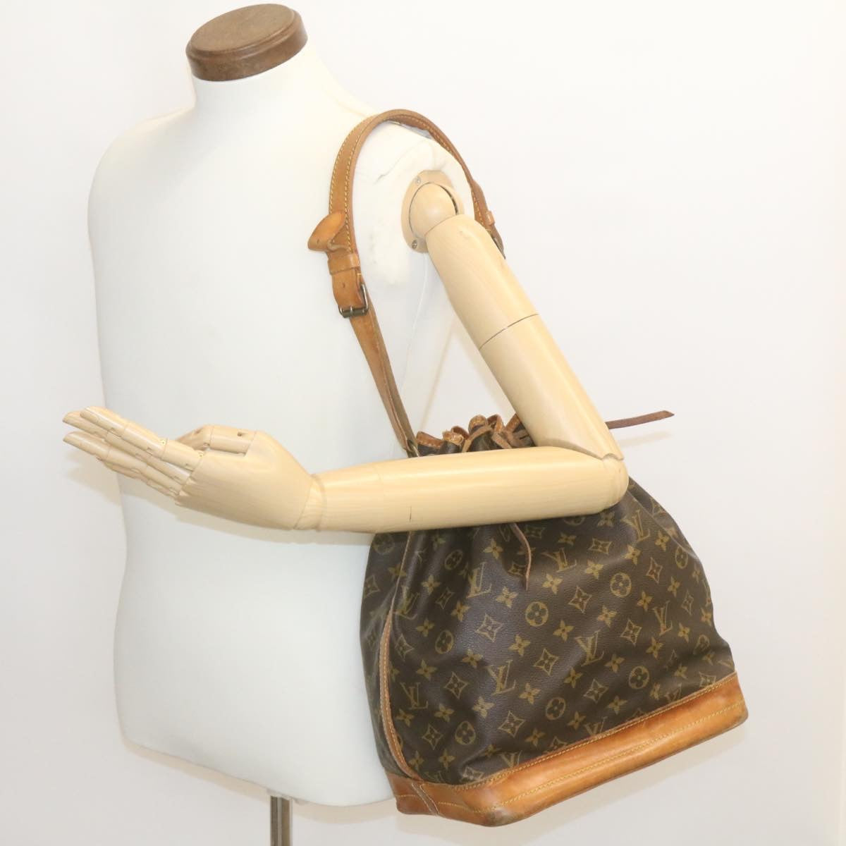 LOUIS VUITTON Monogram Noe Shoulder Bag M42224 LV 28784