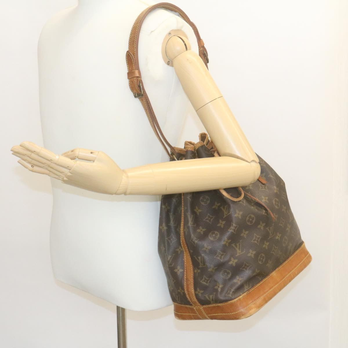 LOUIS VUITTON Monogram Noe Shoulder Bag M42224 LV 29053