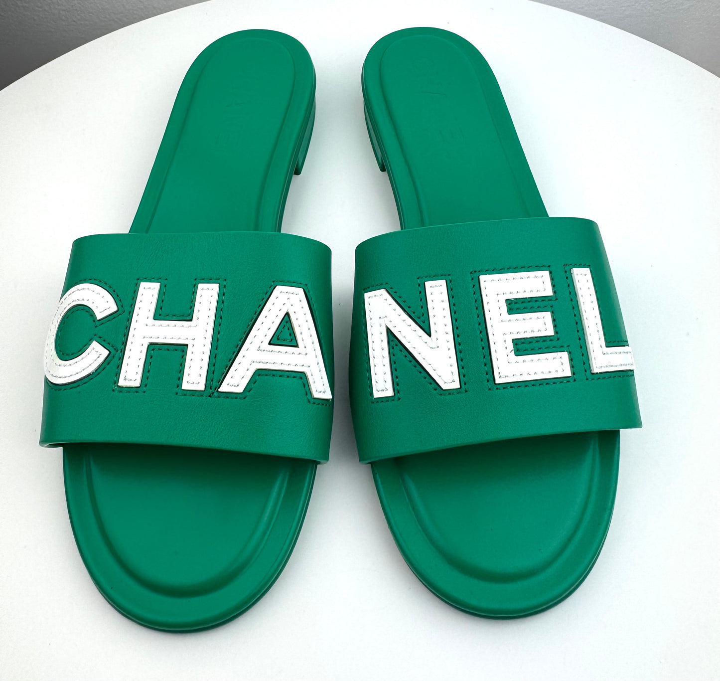Chanel 23P Green White Leather CC Logo Slide Sandal Flat