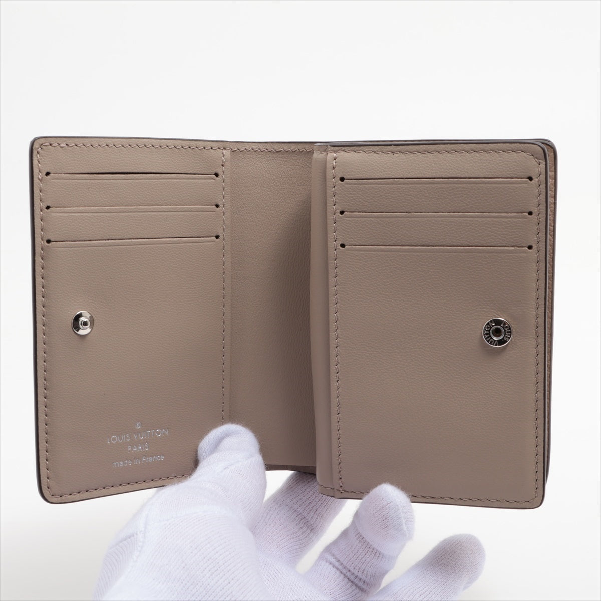 Louis Vuitton Machina Portfolio Clair M80817 Garage Compact Wallet