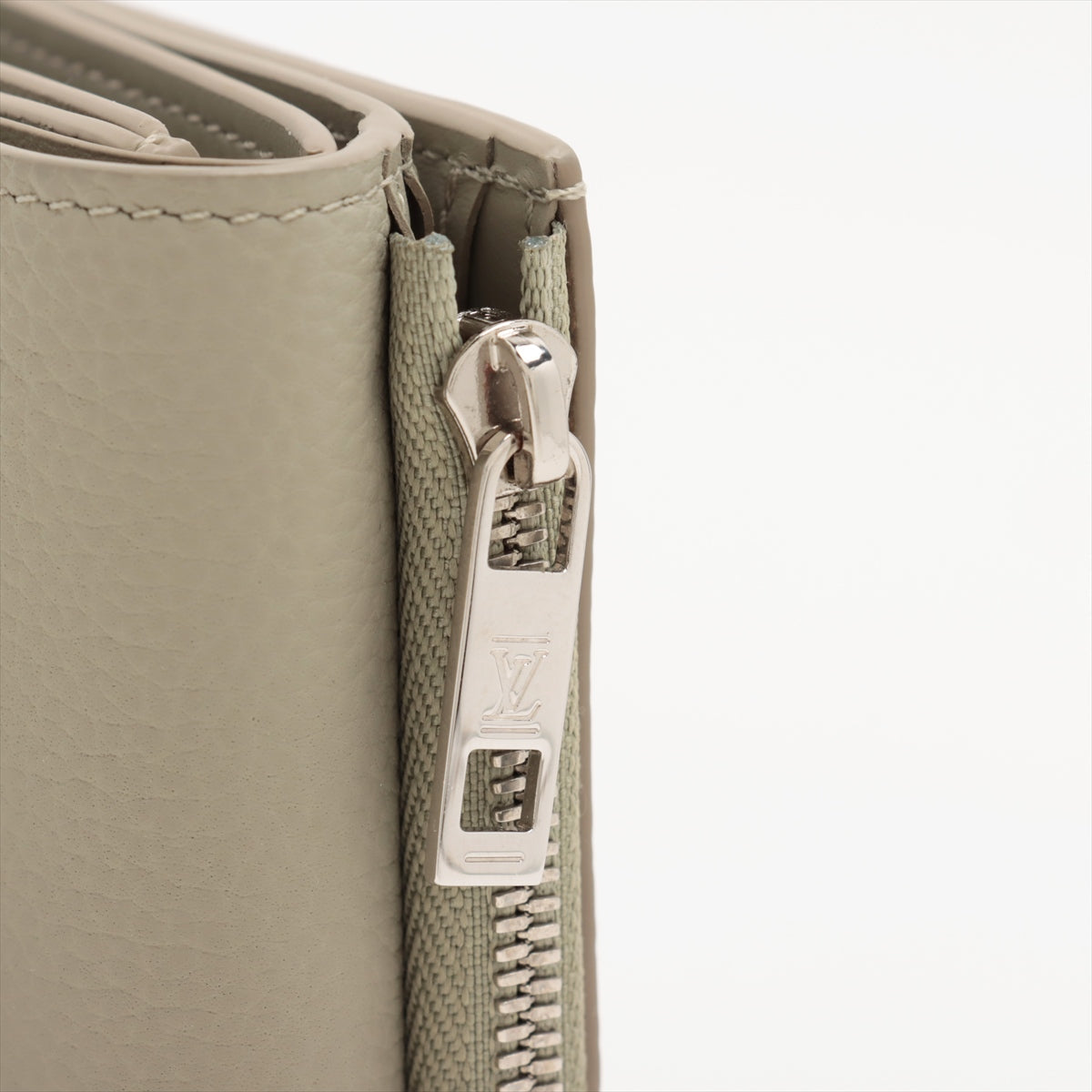 Louis Vuitton LV Aerogram Portfolio Pilot   Grey Compact Wallet M82410
