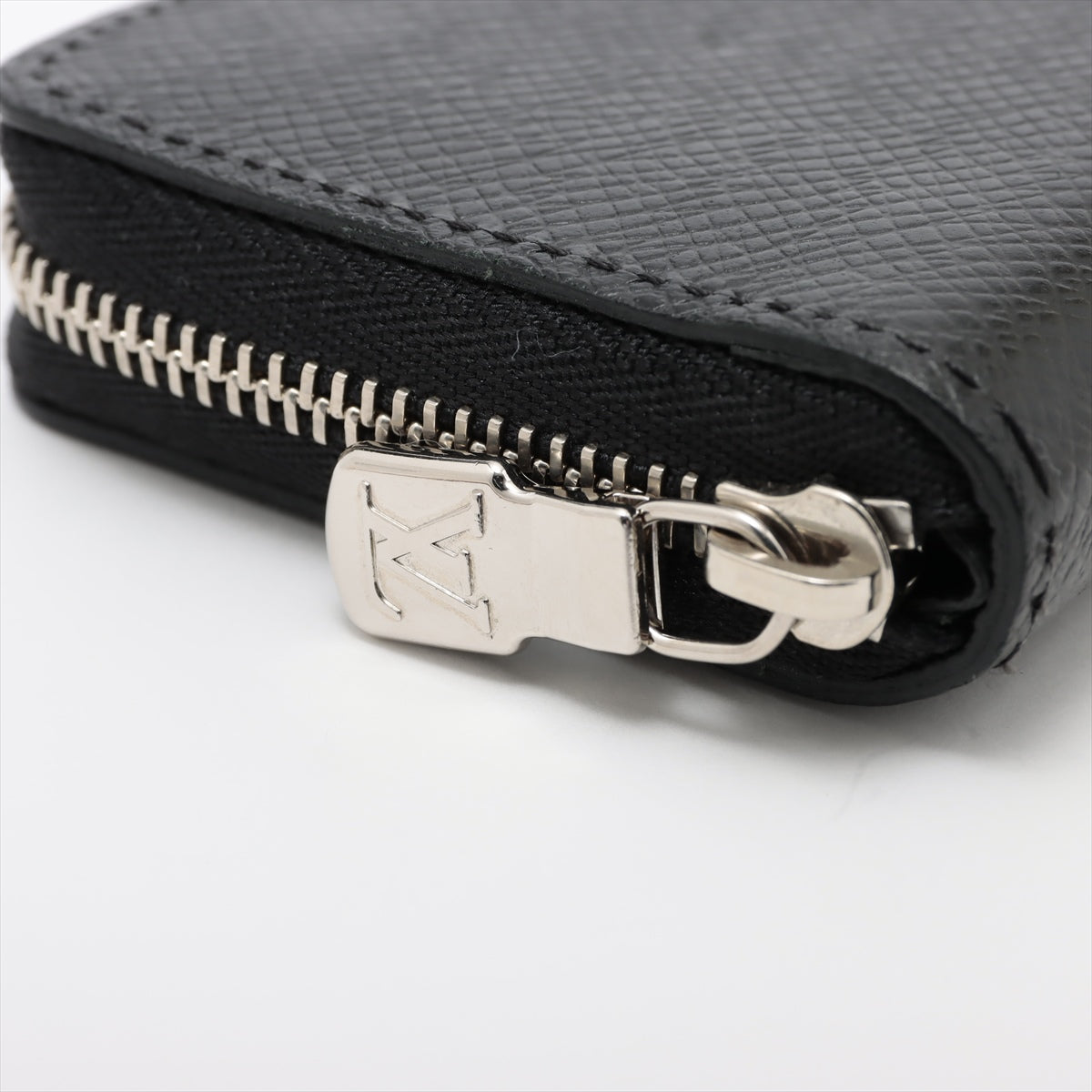Louis Vuitton Taiga Zippyr Coin Pearce M30511 Black Coin Case
