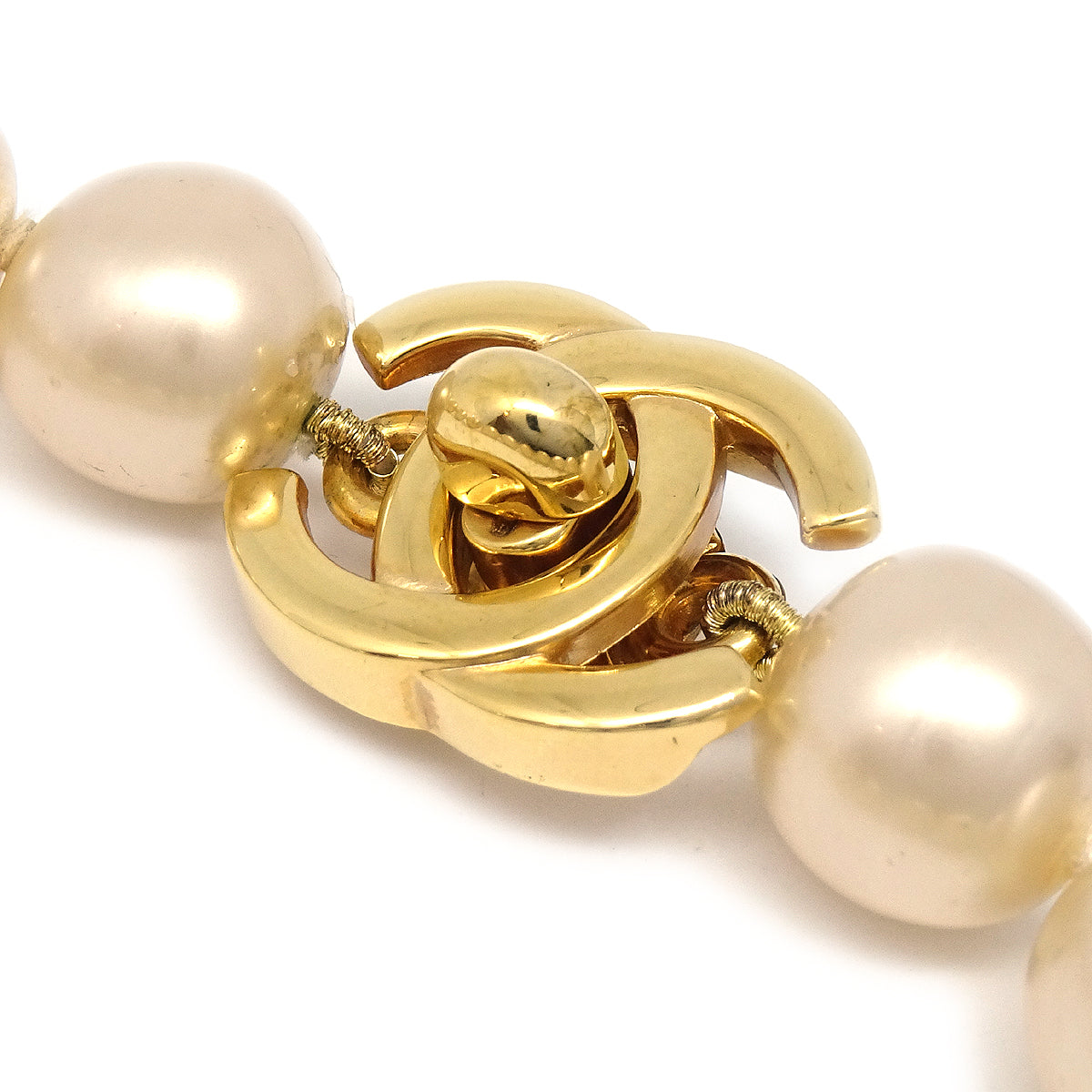 Luxury Chanel Turnlock Bracelet 96P Artificial Pearl