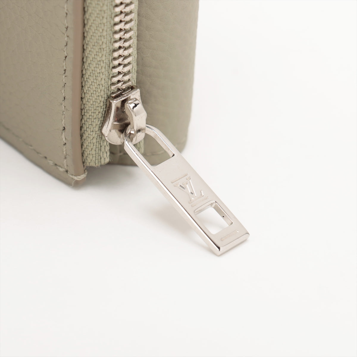 Louis Vuitton LV Aerogram Portfolio Pilot   Grey Compact Wallet M82410