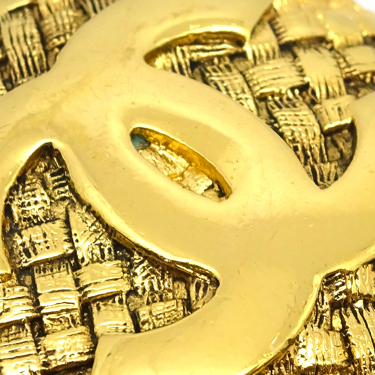 Luxury Chanel 1994 Woven CC Pendant Necklace Gold 29