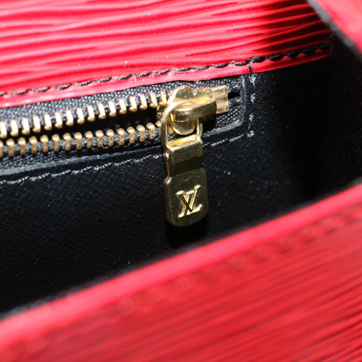 LOUIS VUITTON Epi Saint Cloud GM Shoulder Bag Red M52197 LV 31162