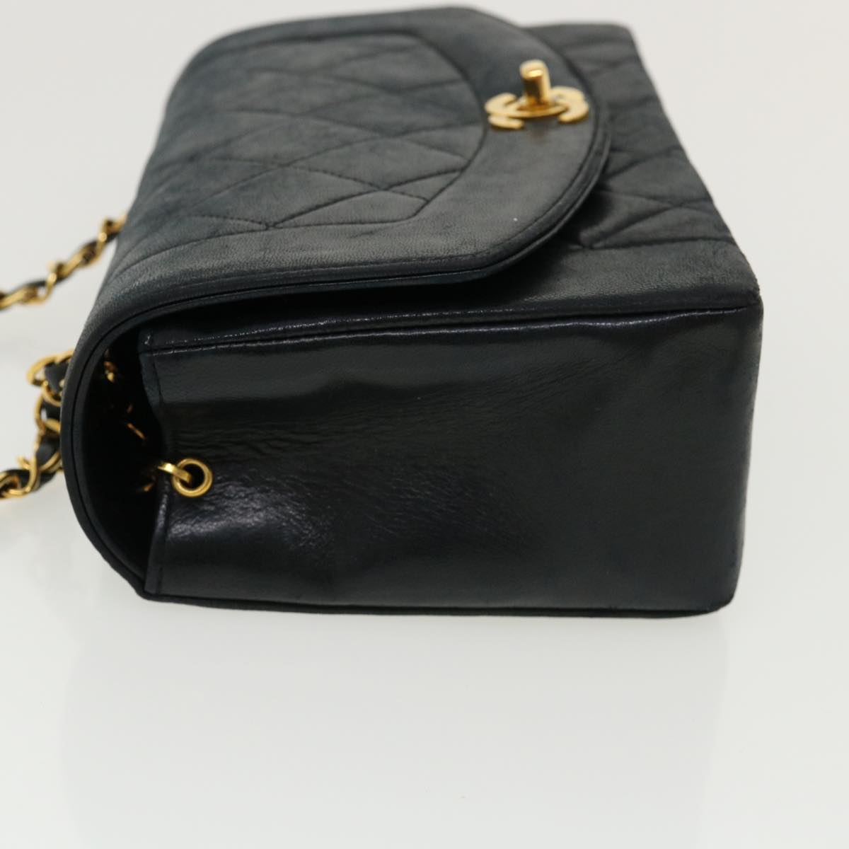 Luxury Chanel Diana Matelasse Shoulder Bag Lamb Skin Black CC  31443