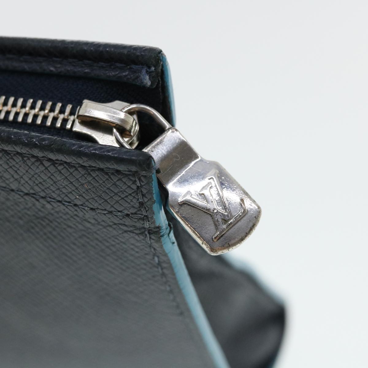 LOUIS VUITTON Taiga Pochette Voyager MM Clutch Bag Navy M30397 LV 31811