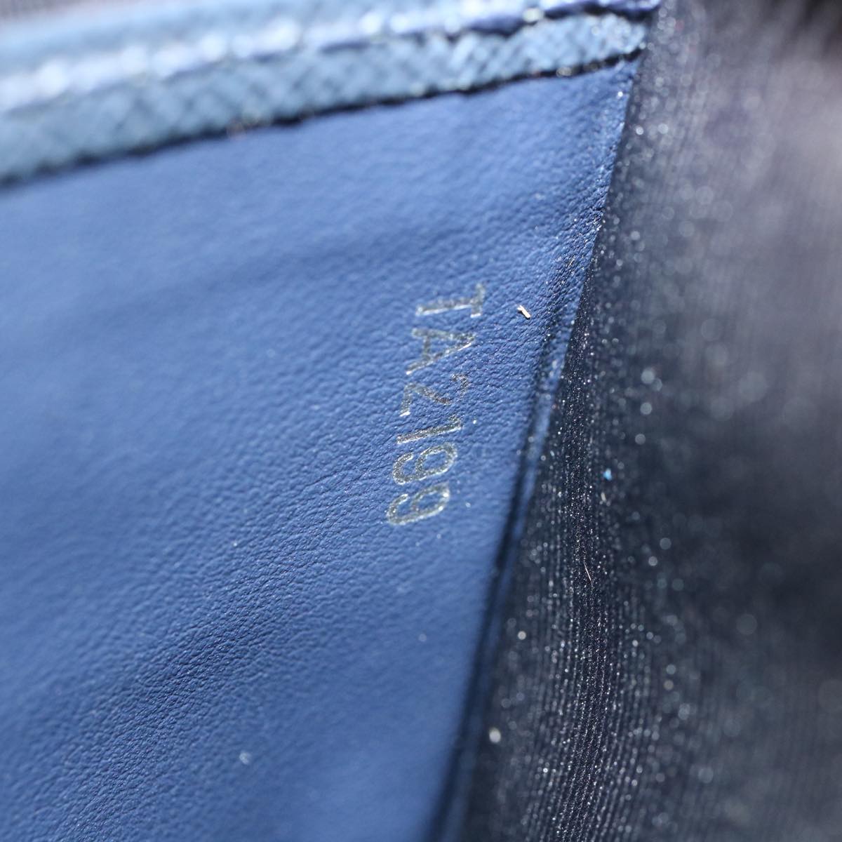 LOUIS VUITTON Taiga Pochette Voyager MM Clutch Bag Navy M30397 LV 31811
