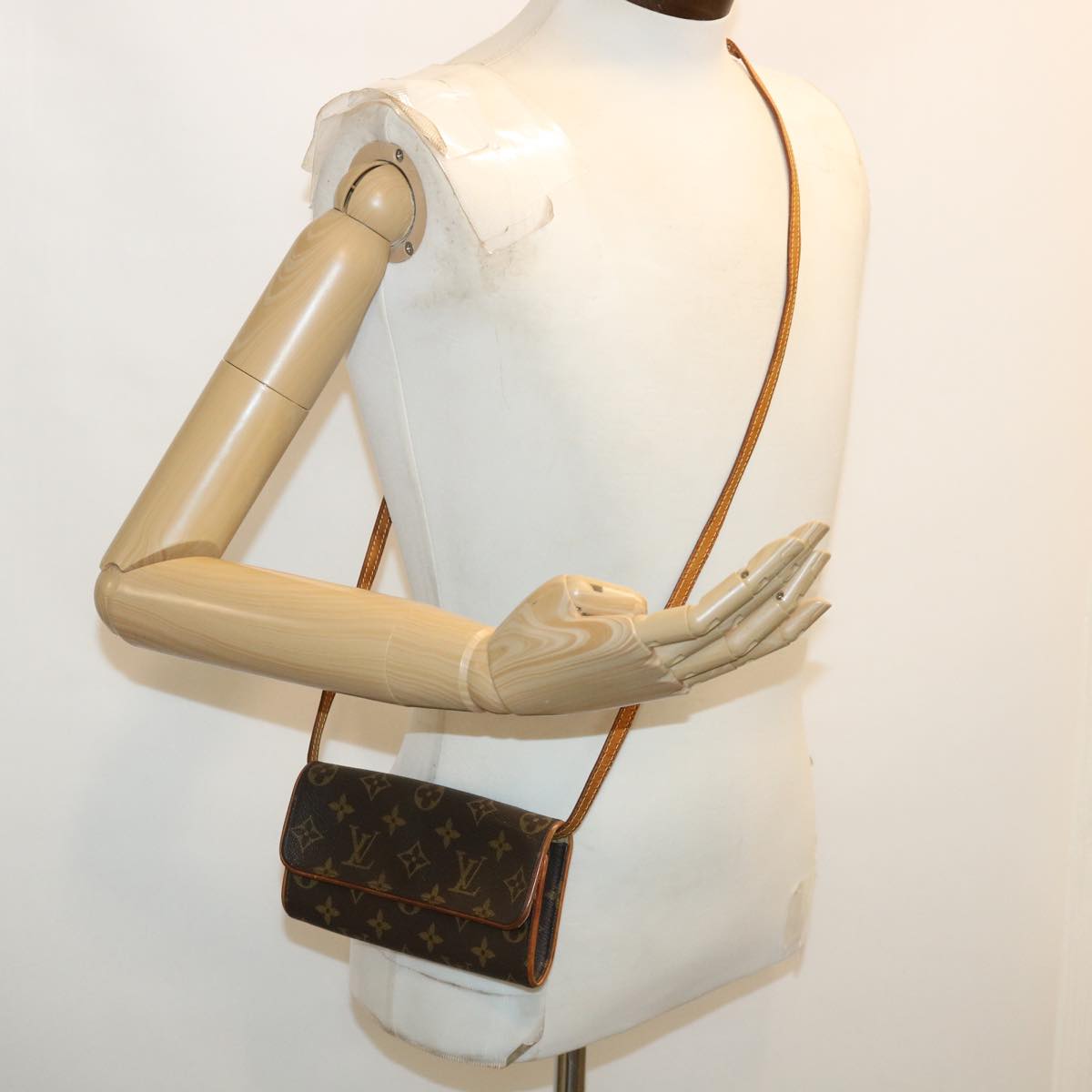 LOUIS VUITTON Monogram Pochette Twin PM Shoulder Bag M51854 LV 32231