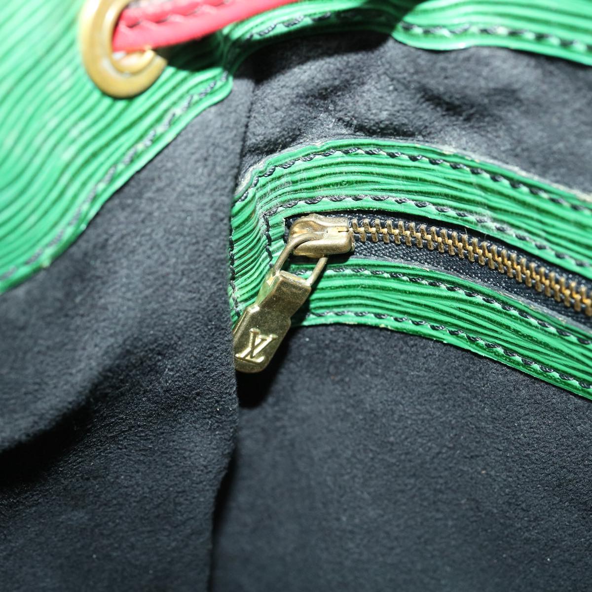 LOUIS VUITTON Epi Petit Noe Bicolor Shoulder Bag Green Red M44147 LV 32346