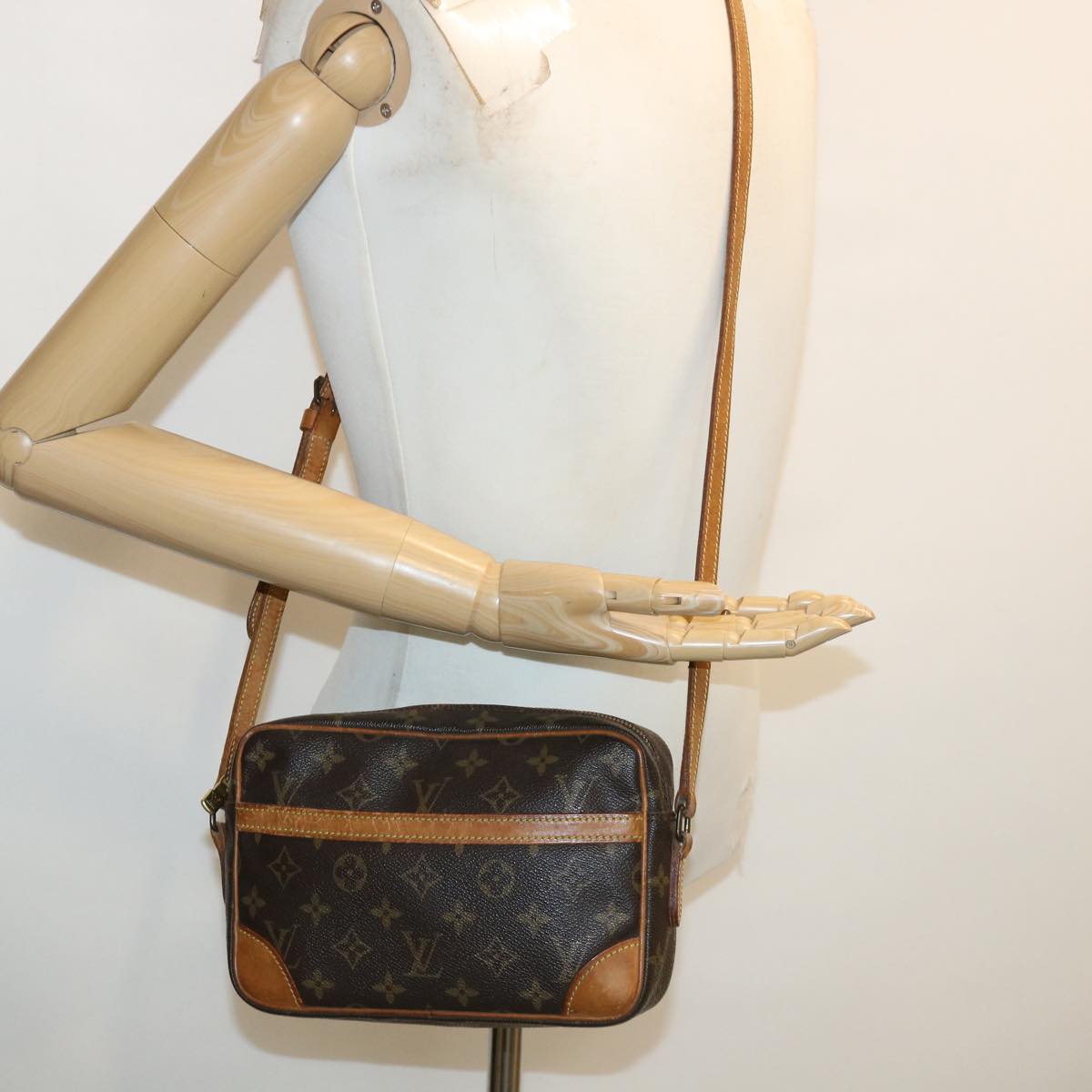 LOUIS VUITTON Monogram Trocadero 23 Shoulder Bag M51276 LV 33084
