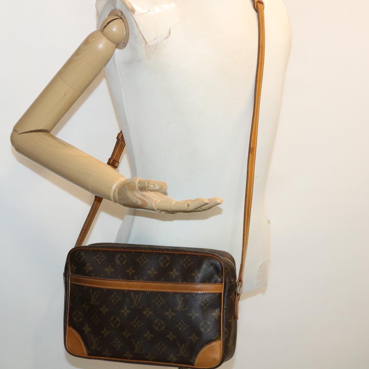 LOUIS VUITTON Monogram Trocadero 30 Shoulder Bag M51272 LV 33085
