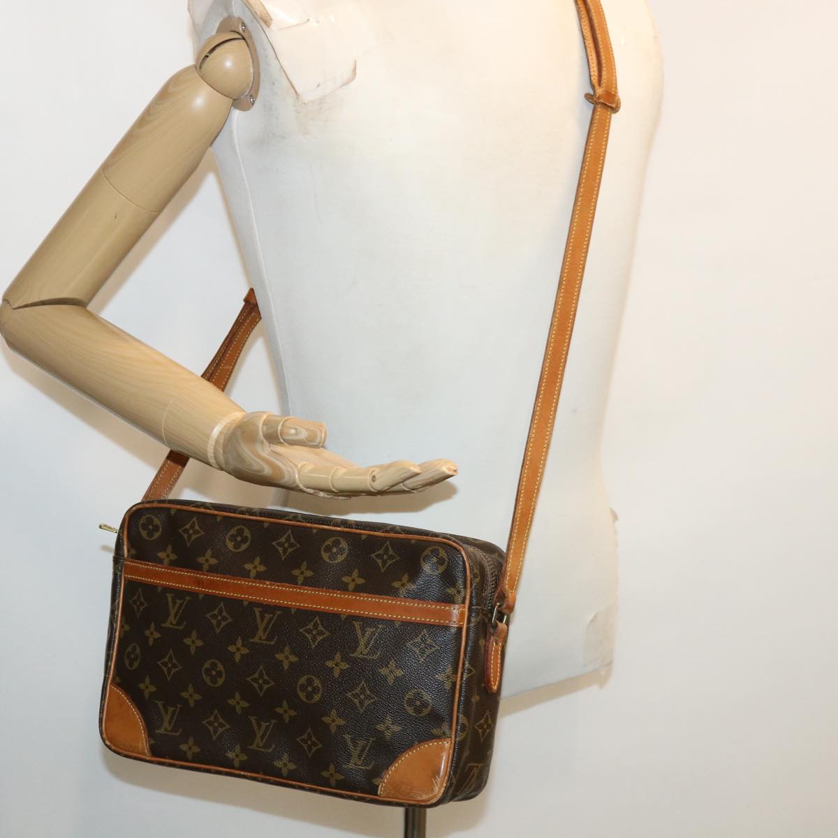 LOUIS VUITTON Monogram Trocadero 30 Shoulder Bag M51272 LV 33086