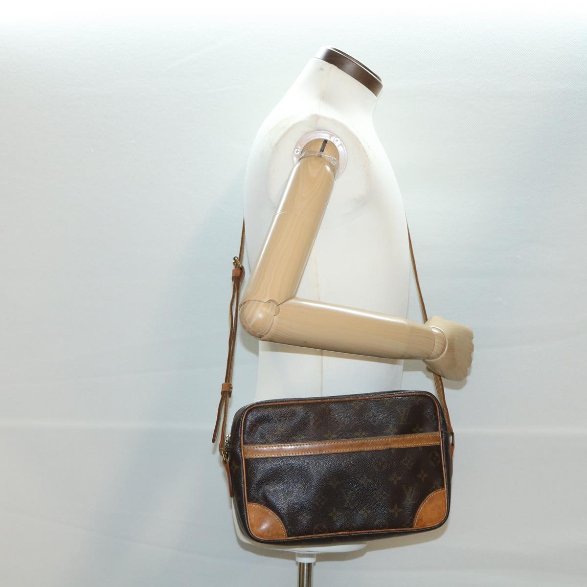 LOUIS VUITTON Monogram Trocadero 27 Shoulder Bag M51274 LV 33686