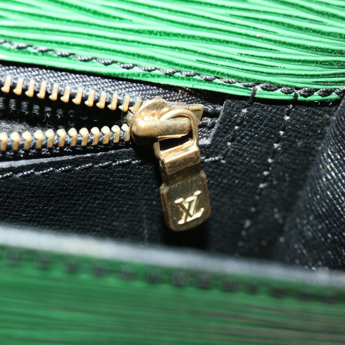 LOUIS VUITTON Epi Saint Cloud GM Shoulder Bag Green M52194 LV 33750
